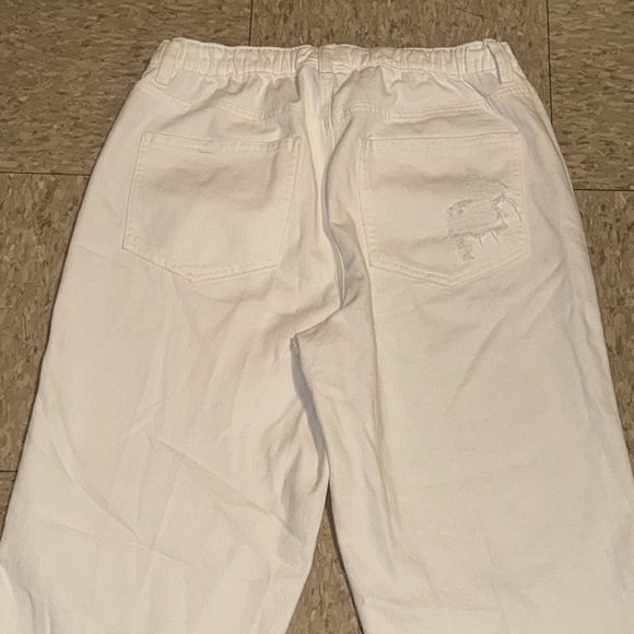 aerie High-Waisted Relaxed Denim Jogger in Pure White size Medium (Size 8 US) - Picture 11 of 16